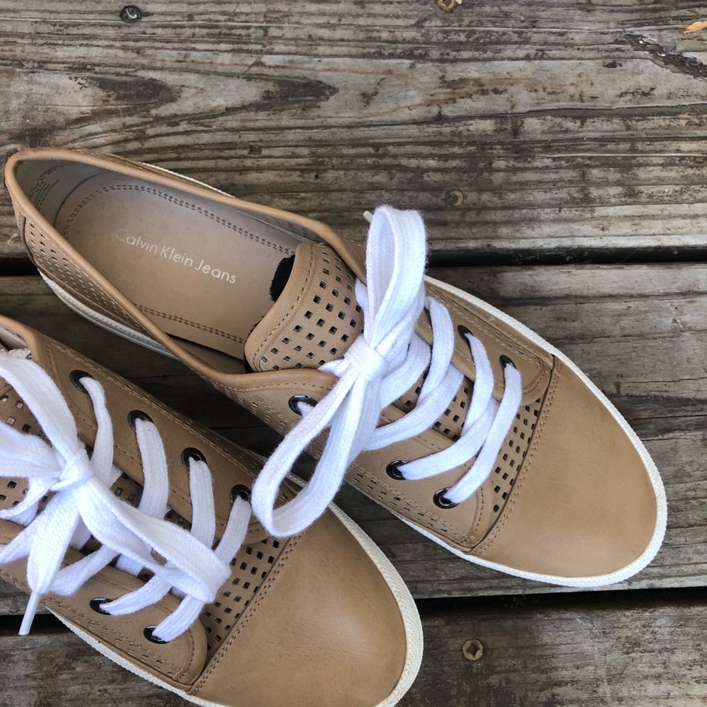 NWOT Calvin Klein Brown Leather Shoes - Picture 2 of 4